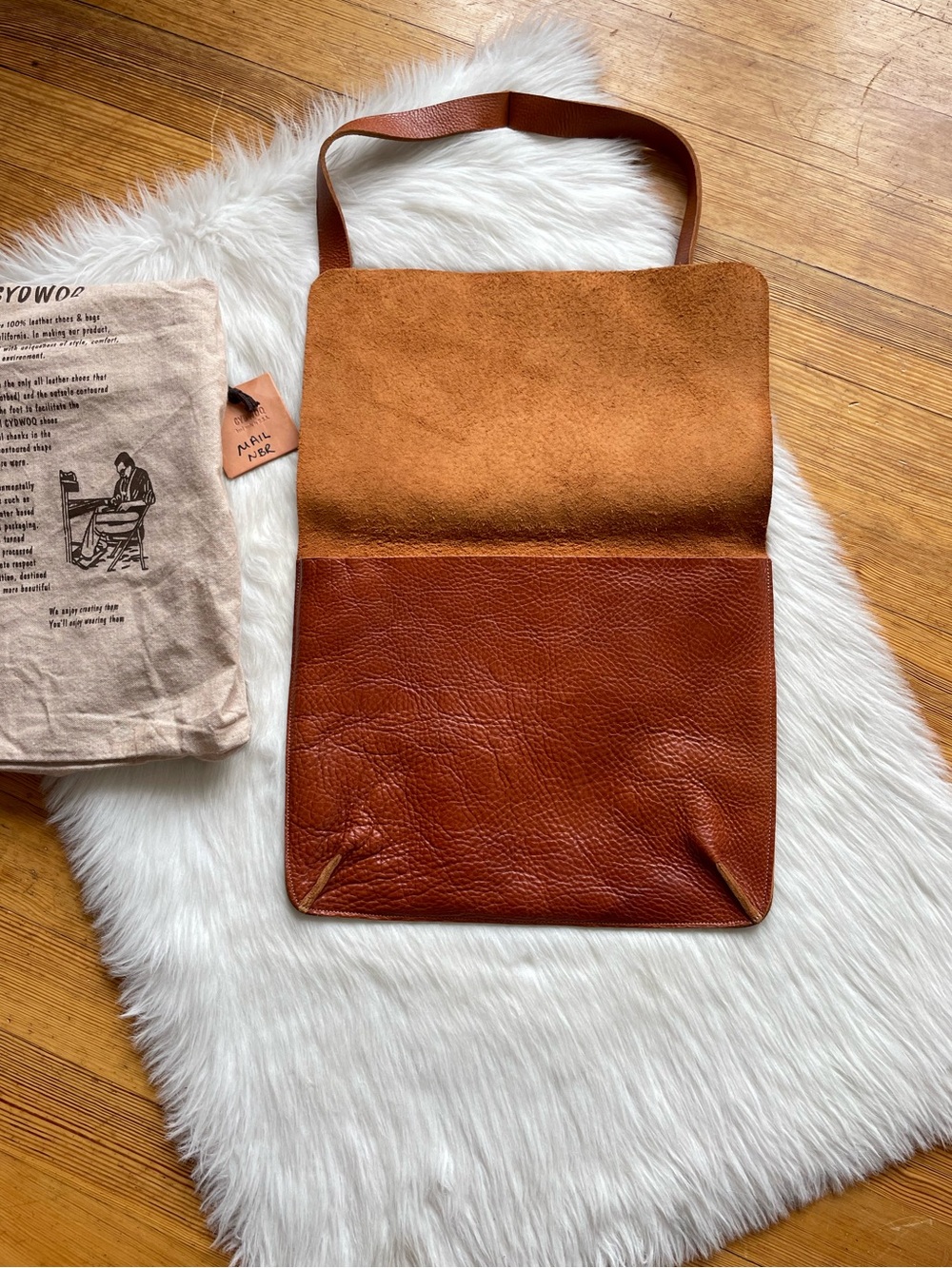 LIKE NEW CYDWOQ leather mail bag - Picture 6 of 10